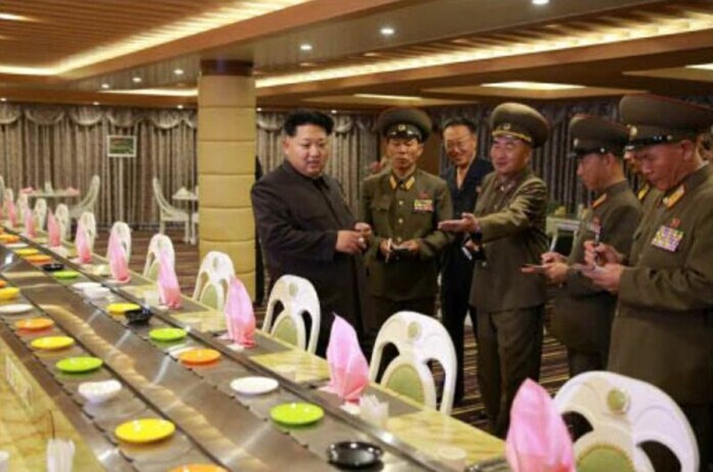 Lanh dao Trieu Tien Kim Jong-un thi sat sieu du thuyen moi-Hinh-5